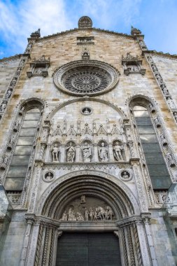 İtalya 'daki Como, tarihi merkezdeki Santa Maria Assunta katedrali.