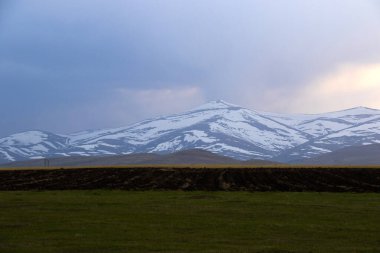 Javakheti, Gürcistan 'ın dağlarında gün batımı manzarası
