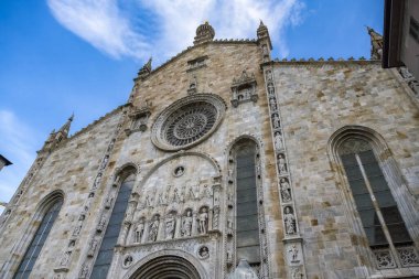 İtalya 'daki Como, tarihi merkezdeki Santa Maria Assunta katedrali.