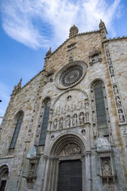 İtalya 'daki Como, tarihi merkezdeki Santa Maria Assunta katedrali.