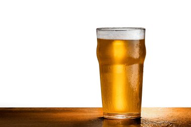 Altın bira köpük bardak