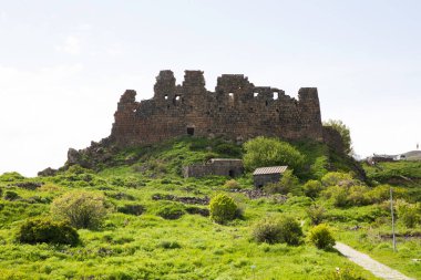 Ermenistan 'daki Ortaçağ Kalesi Manzarası