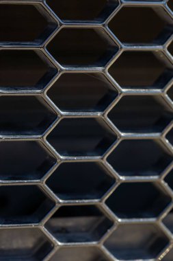 Siyah altıgen metal desenini göster