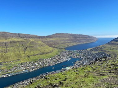 Dağların ve fiyordun manzarası