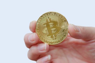 Beyaz arkaplandaki bitcoin, kapat