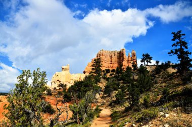 Gündüz vakti dağların güzel manzarası