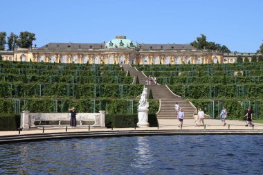 Sanssouci Sarayı ve Çeşmeli Teraslı Üzüm bağları