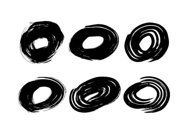 黑色的刷子以圆形笔划 一套漆过的墨圈 在白色背景上孤立的墨水点 矢量说明 — 图库矢量图片