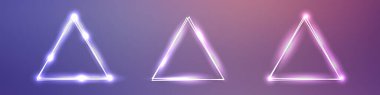 Mor arka planda ışıltılı efektleri olan üç neon üçgen çerçeve seti. Boş parlayan tekno fon. Vektör illüstrasyonu