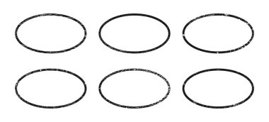 Bir dizi grunge kenarı oval formda. Beyaz zemin üzerinde boş alan olan altı tane koyu desenli çerçeve koleksiyonu. Vektör illüstrasyonu