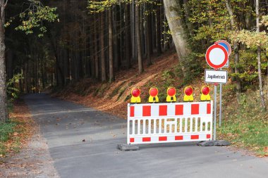 Güvenlik sebeplerinden dolayı yol kapatıldı.
