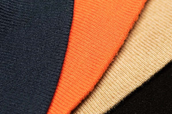 4つの異なる色のファブリックスウォッチ 濃い青 オレンジ ベージュ — ストック写真