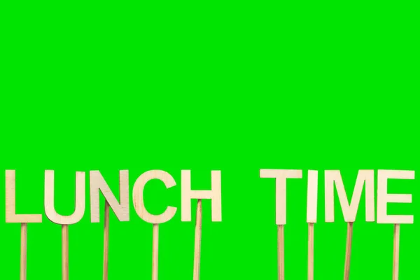Oběd Časová Značka Jednotlivými Dřevěnými Písmeny Zeleném Chroma Pozadí — Stock fotografie