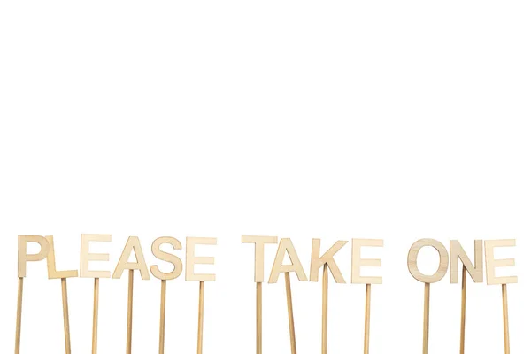 Cadılar Bayramı 'nda şeker vermek için ahşap harflerle imzalanmış. Lütfen bir tane alın. İzole edilmiş arkaplan ve kopyalama alanı olan resim.