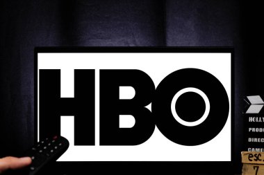 Bogota, Kolombiya - 14 Ocak 2025: HBO logosunu gösteren televizyon, orijinal prodüksiyon ve eğlence dünyasının lideri. Ödüllü serilerin ve filmlerin sembolü. Televizyonda birinci sınıf eğlence..