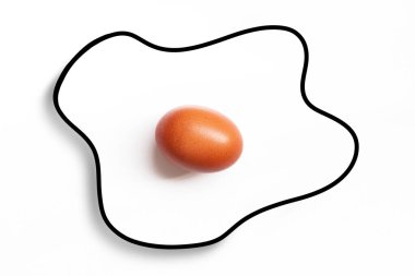 Kızarmış şeklini gösteren çizgili bir yumurta. Orijinal tasarımda sahanda yumurtanın sanatsal temsili