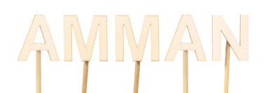 Ürdün 'ün başkenti Amman' ın adı beyaz arka planda hafif harflerle yazılmış.