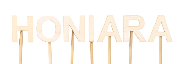 Solomon Adaları 'nın başkenti Honiara. Tahta çubuklarla resmedilmiş. Harf harfi harfleriyle şekillendirilmiş.