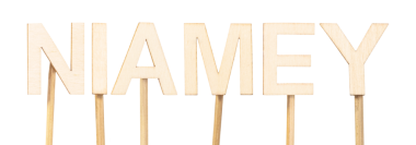 Niamey, Nijer 'in başkenti, açık ahşap harflerle yazılmış, haritalar için çok yönlü resim, okul kitapları ve Afrika içeriği