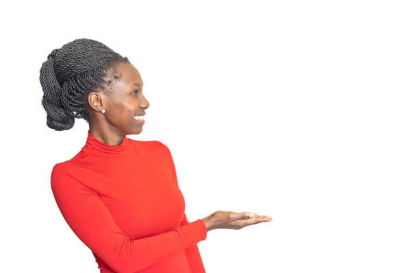Joven Mujer Africana Señalando Derecha Para Una Adición Fondo Blanco — Foto de Stock