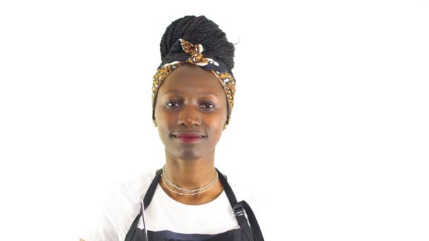 Jonge Vrouwelijke Chef Kok Met Een Metalen Lepel Terwijl Hij — Stockvideo