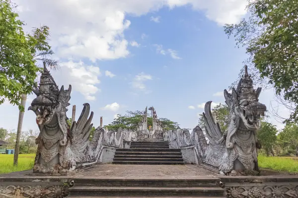 stock image The temple buildings and statues of Lembuswana on Kumala Island are still maintained in their beauty and cleanliness.