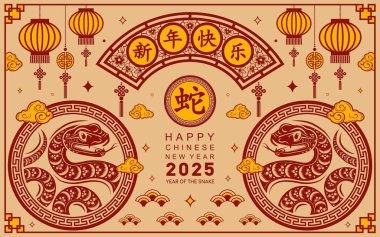 Mutlu Çin Yeni Yılı 2025 Çiçekli, fenerli, kırmızı ve altın kaplamalı yılan burcu renk arkaplanlı. Çeviri: Yılan 'ın 2025 yılı kutlu olsun. )