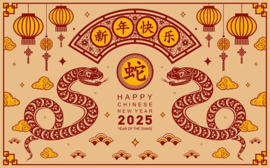 Mutlu Çin Yeni Yılı 2025 Çiçekli, fenerli, kırmızı ve altın kaplamalı yılan burcu renk arkaplanlı. Çeviri: Yılan 'ın 2025 yılı kutlu olsun. )