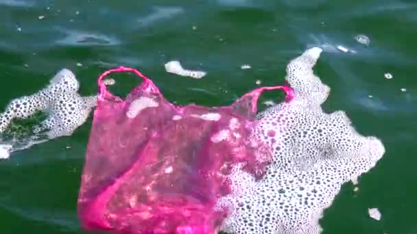 Мусорный Пластиковый Пакет Море Бьет Волной Экологией — стоковое видео