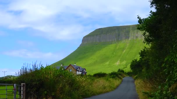 アイルランド スライゴのベンブルビン山の眺め — ストック動画