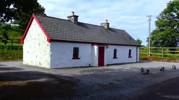 アイルランド スライゴ 2022年9月24日 アイルランドの田舎の典型的なアイルランドの家 — ストック動画