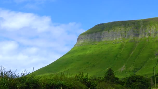 アイルランド スライゴのベンブルビン山の眺め — ストック動画