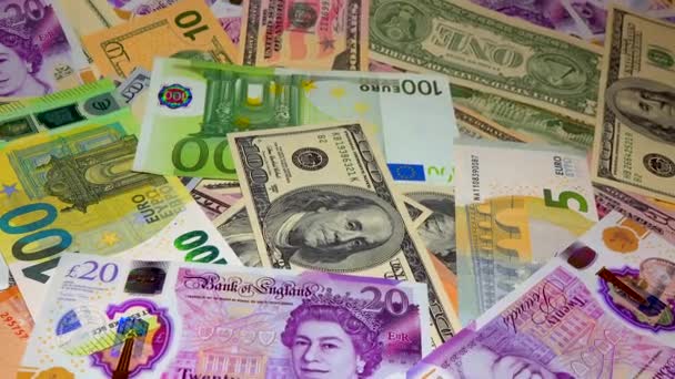 Sedlar Engelska Pund Dollar Euro Närbild Mörk Och Vit Bakgrund — Stockvideo