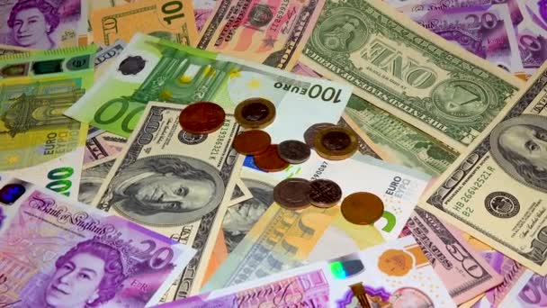 Sedlar Engelska Pund Dollar Euro Närbild Mörk Och Vit Bakgrund — Stockvideo