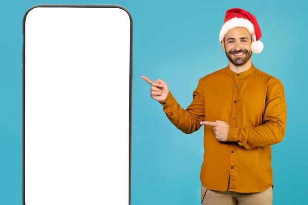 Young Caucasian Man Wearing Christmas Hat Standing Isolated Blue Background — Stock Photo, Image