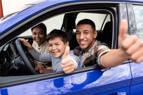 Happy Father Teaching Son Drive Car Dad Boy Showing Thumbs — Stock Photo, Image