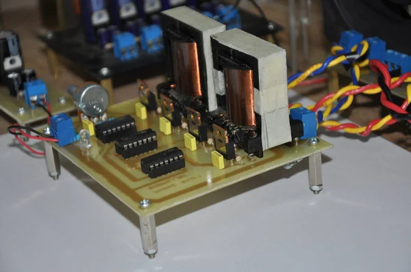 Circuito Electrónico Amplificador Tensão Corrente Consistindo Transformador Capacitor Potenciômetro Transistor — Fotografia de Stock