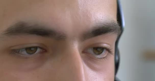 Extreme Close Guy Eyes Moving Concentrated Look Head Earpiece Communicating — Vídeos de Stock