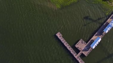 Charleston Güney Carolina 'da bir rıhtım Atlantik Okyanusu kıyısında