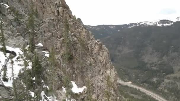 Une Forte Falaise Épiques Long Une Montagne Impossible Accéder Escaladant — Video