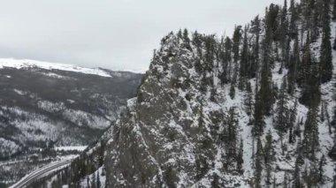 Colorado 'da bir dağın tepesinde uçurum