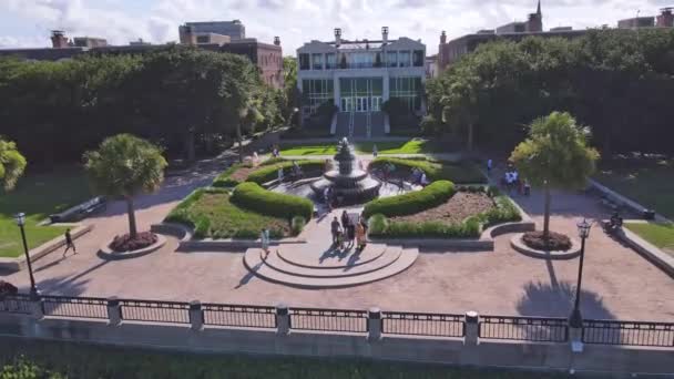 Fontänen South Carolina Charleston Med Många Människor Njuter — Stockvideo