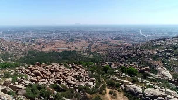 Voar Aéreo Sobre Pedras Incríveis Terras Secas Cidade Templo Histórico — Vídeo de Stock