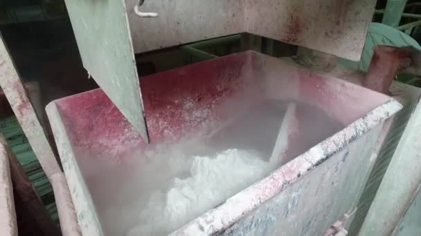 Produkcja Mydła Urządzeń Przenośnikowych Fabryce Mydła Przenośniku Taśmowym Surowcach Mydlanych — Wideo stockowe
