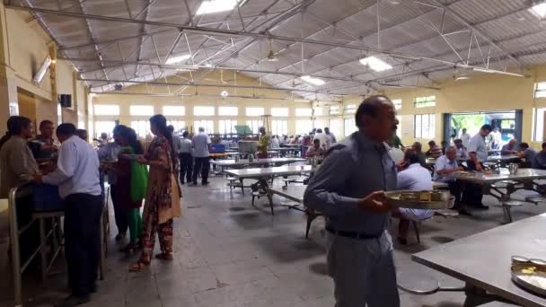 Bangalore Índia Maio 2016 Trabalhadores Felizes Comendo Alimentos Durante Pausa — Vídeo de Stock