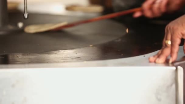 Closeup Frying Flat Bread Chapati Automatic Machine Chapati Making — Stok video