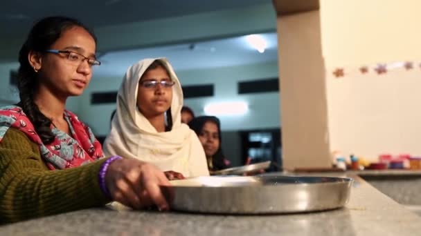 Kaiwara Chikkaballapura India January 2017 Front View Meals Being Served — 비디오