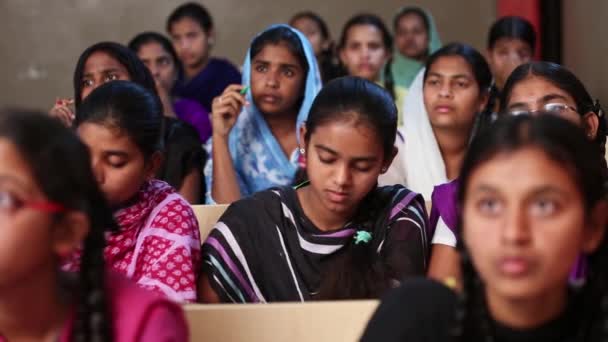 Kaiwara Chikkaballapura India January 2017 Close Indian Female Students Listening — Stock Video