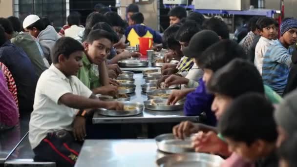 Kaiwara Chikkaballapura India January 2017 Close Male Students Eating Food — Stockvideo
