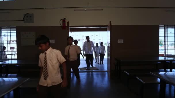 Kaiwara Chikkaballapura India January 2017 Video Male Students Entering Dining — Vídeo de Stock
